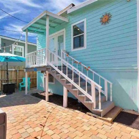 Hidden Hideaway! Bungalow 2 Blocks From The Beach! Sleeps 3 Villa Galveston Esterno foto