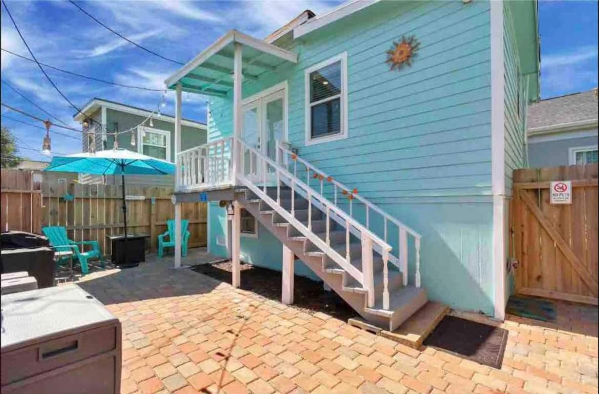 Hidden Hideaway! Bungalow 2 Blocks From The Beach! Sleeps 3 Villa Galveston Esterno foto